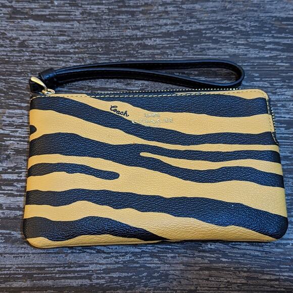 COACH Animal Print Vegan Leather Card Organizer Wristlet - Picture 1 of 5